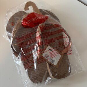 Havaianas Flip Flops in Rose Gold - New/Never Worn - Size 7/8